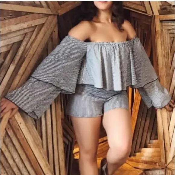 Missguided Women's Romper Stripped Black and White Size 2 Zipper on Back - Picture 2 of 12